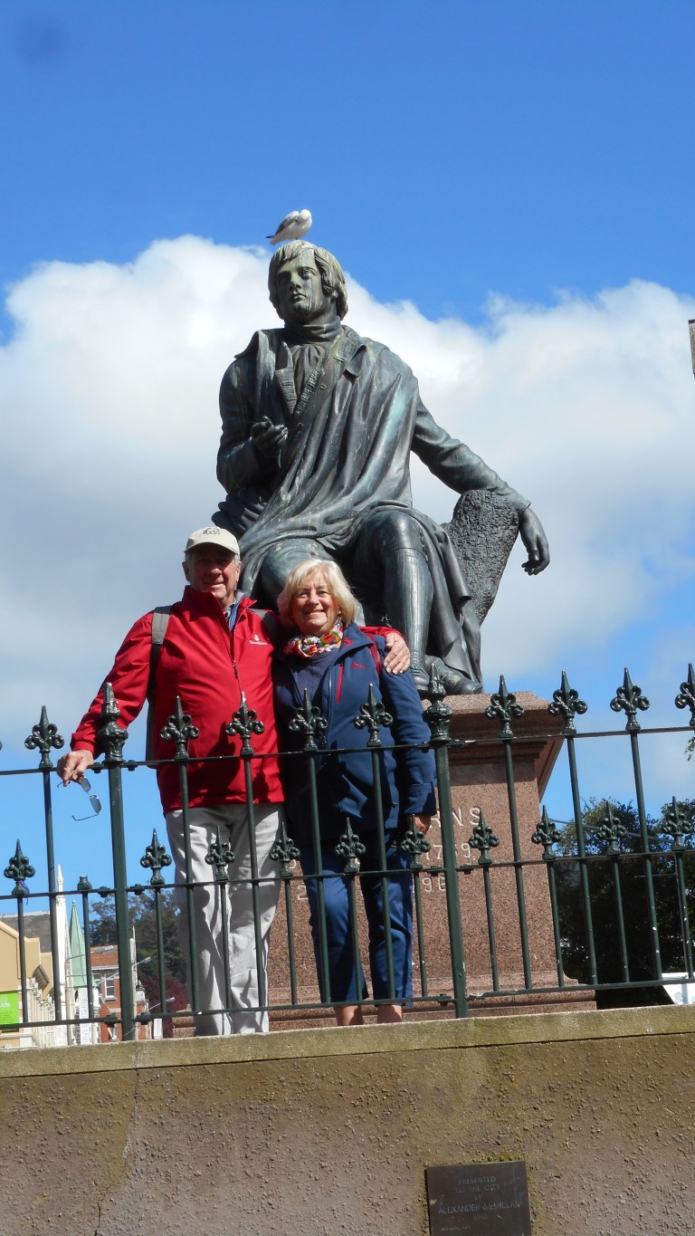 burns-statue